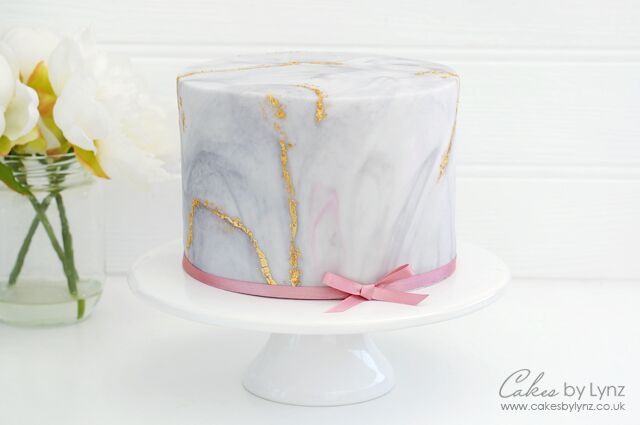How to Frost a Cake Smoothly: Step-by-Step Tutorial & Video