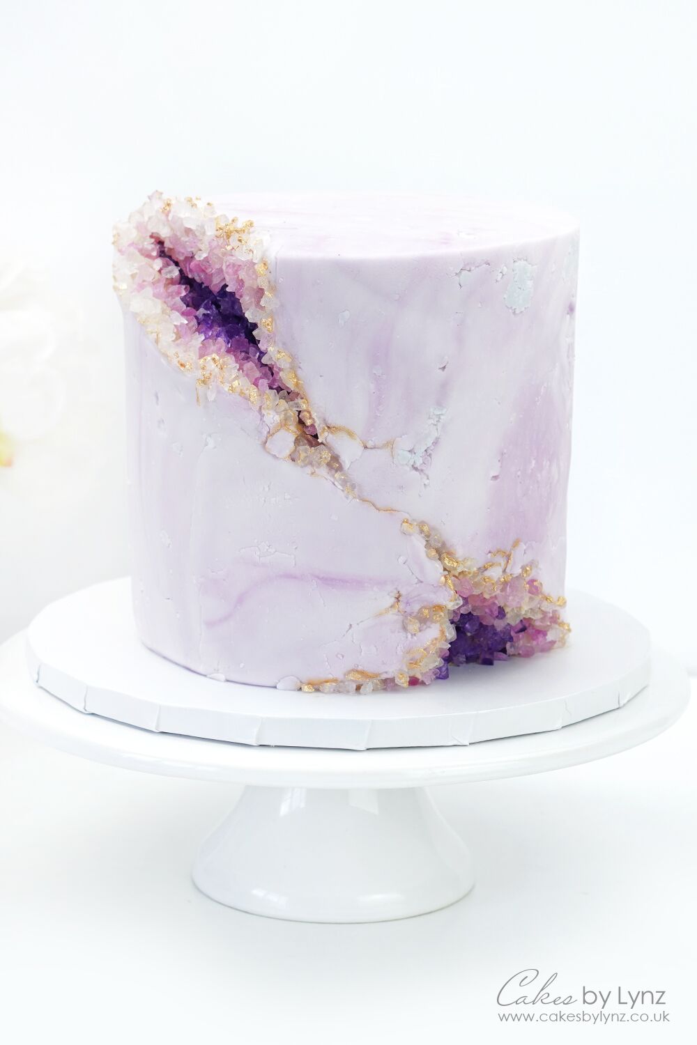 Cakes Sparkling With Geodes - YouTube